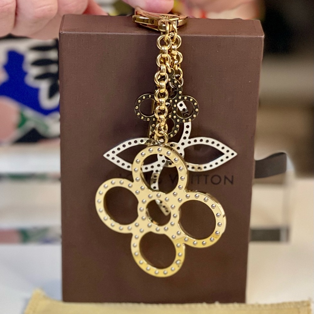 Louis Vuitton Bag Charm • Multi-Motif Hardware • Iconic Design - Picture 7 of 7
